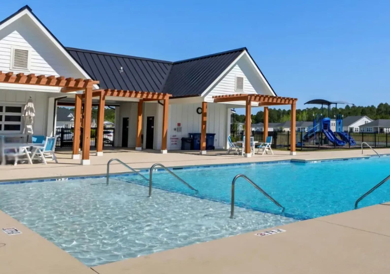 Longs House: 315 Wades Way
