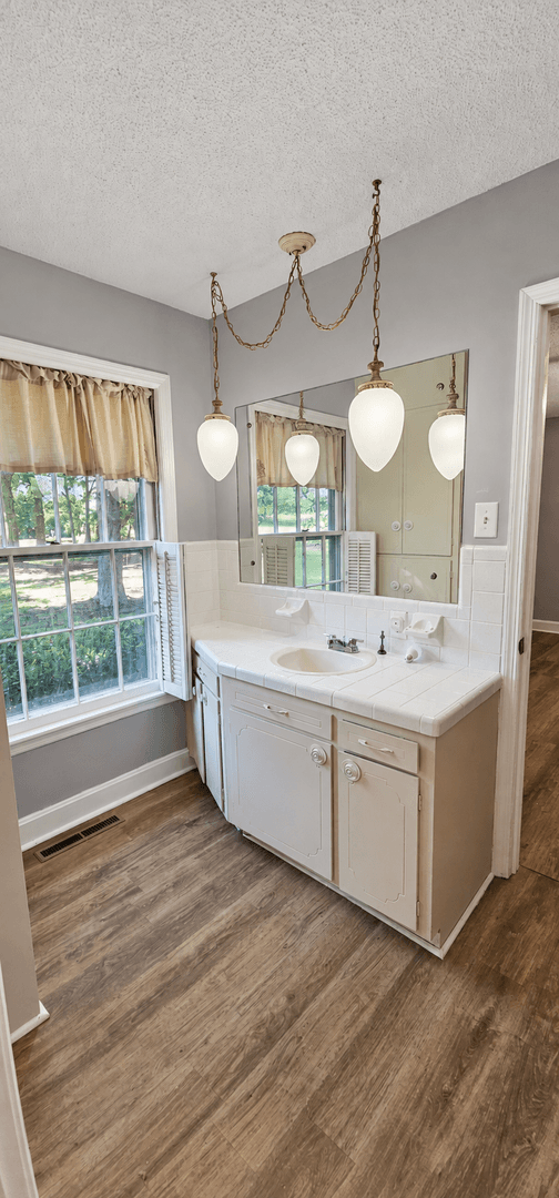 Conway House: 6300 Highway 701 S
