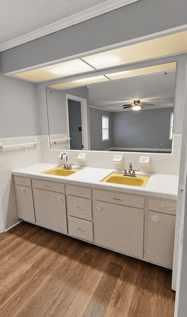 Conway House: 6300 Highway 701 S