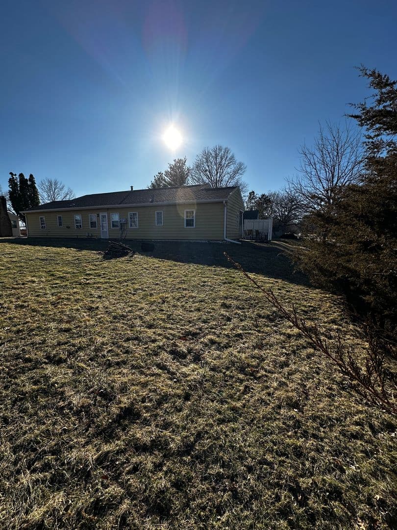 Cedar Falls Apartment: 1604 College St