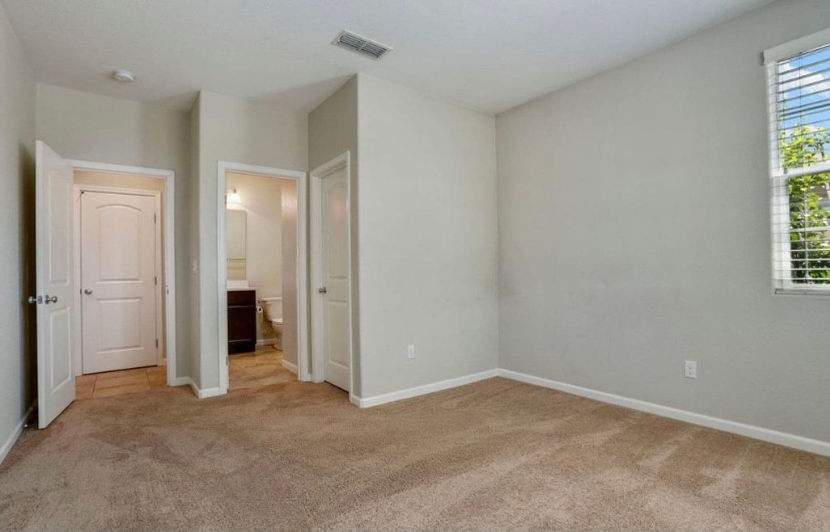 Tracy House: 649 Perino Ln