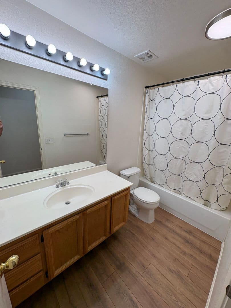 Oakley House: 5120 Winchester Dr