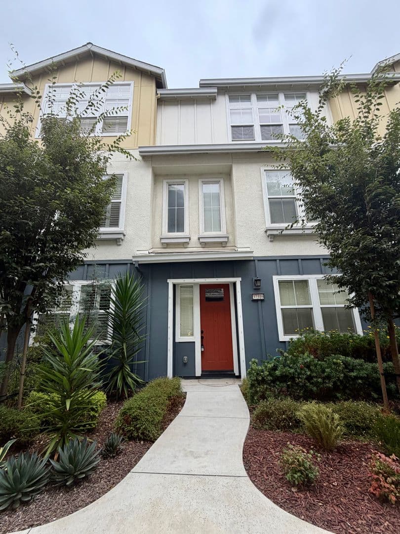 Newark House: 37316 Suncrest St.
