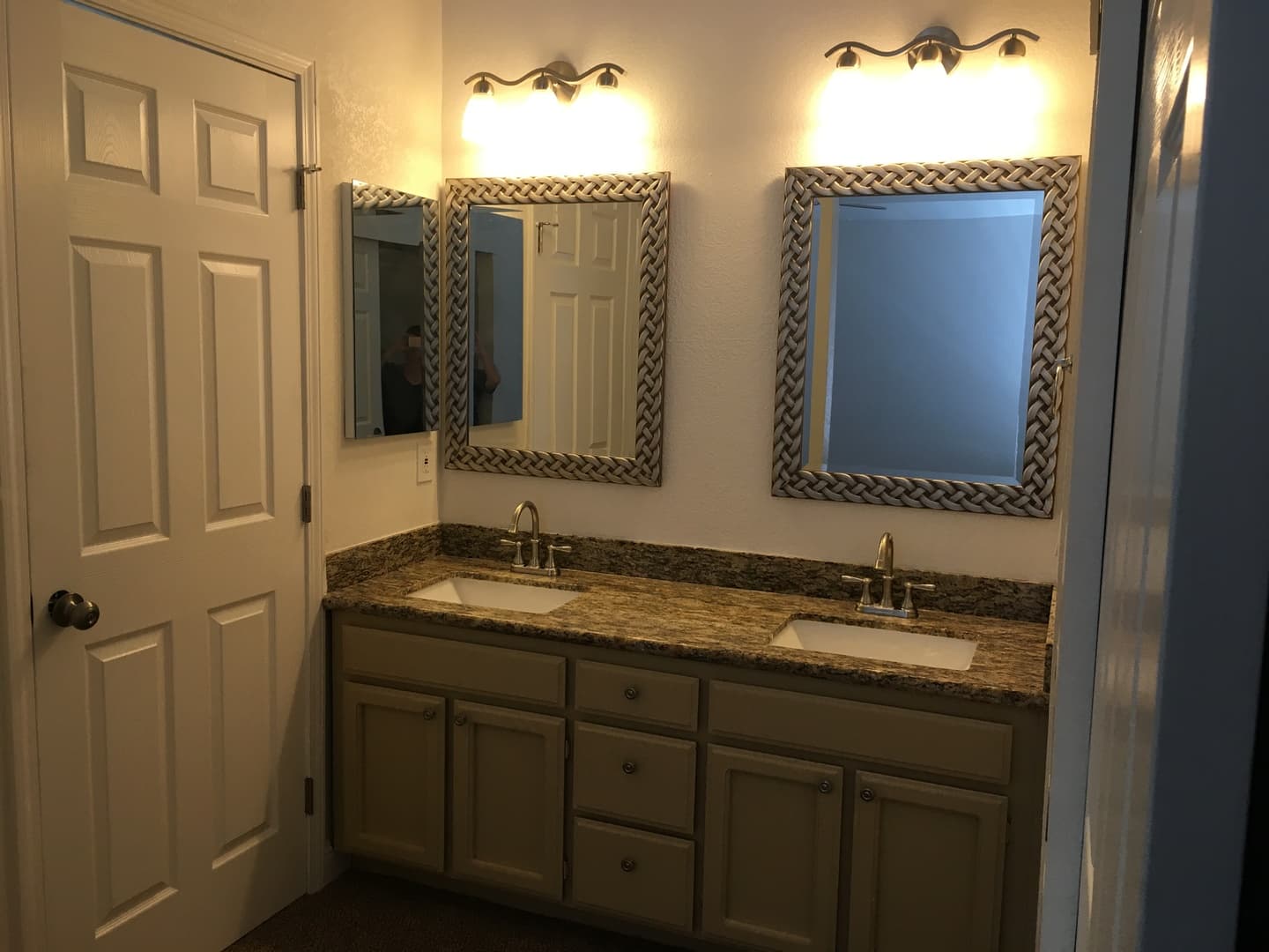 Brentwood House: 920 Doeskin Ter