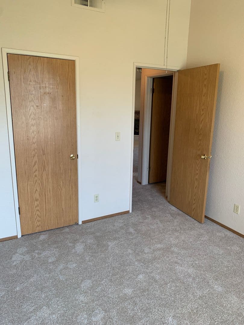 Lathrop House: 321 Thomsen Rd