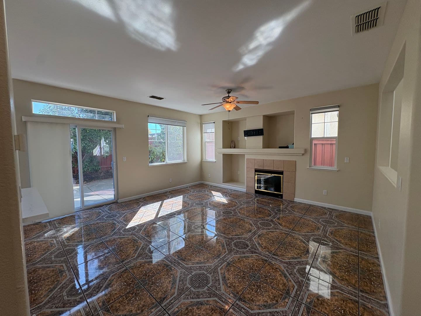 Pittsburg House: 687 Rockspray Cir