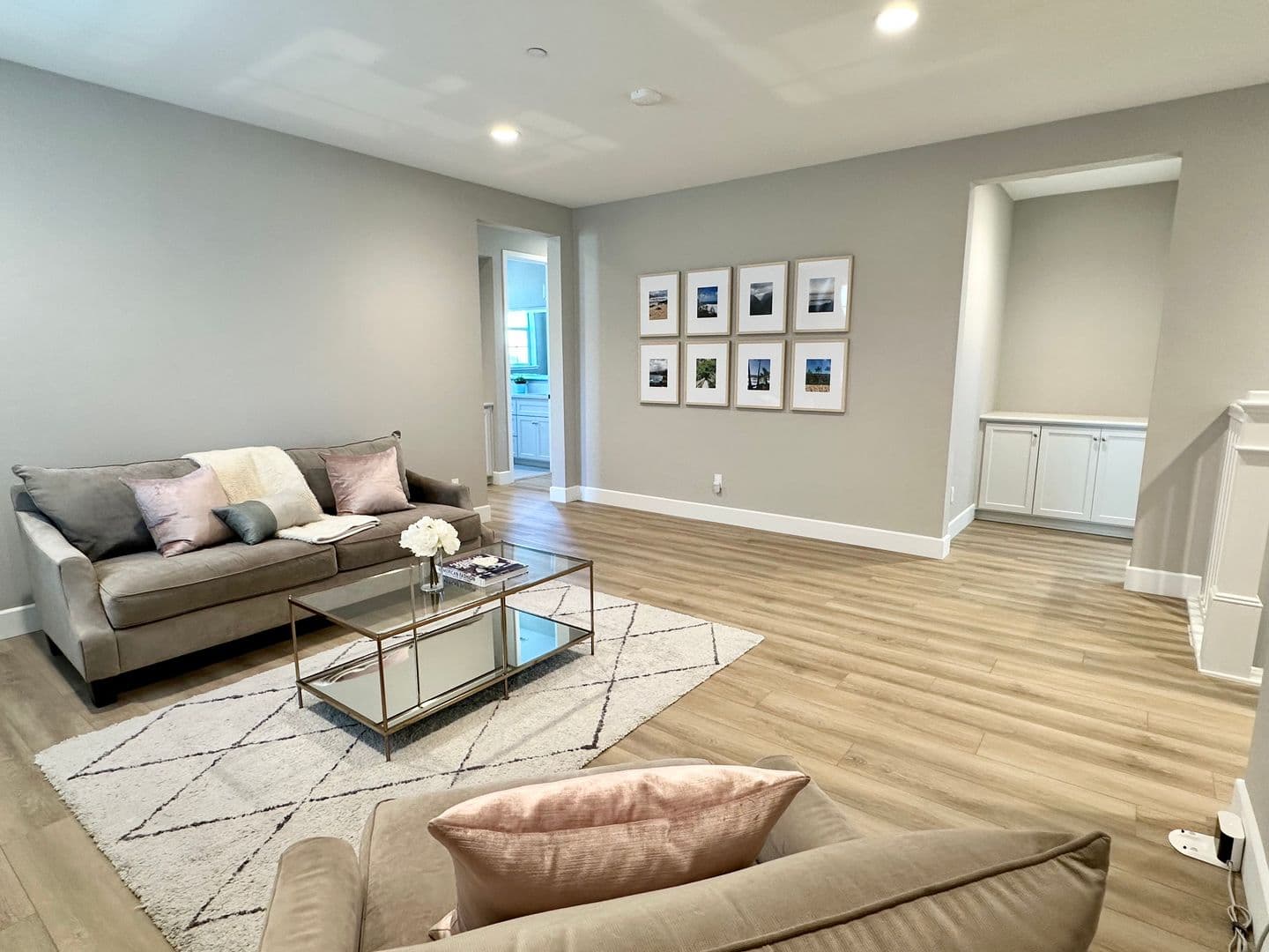 Brentwood House: 1960 Decanter Cir