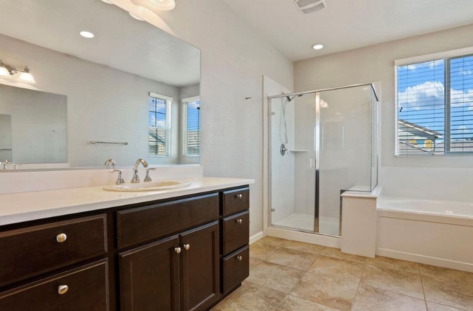 Tracy House: 649 Perino Ln