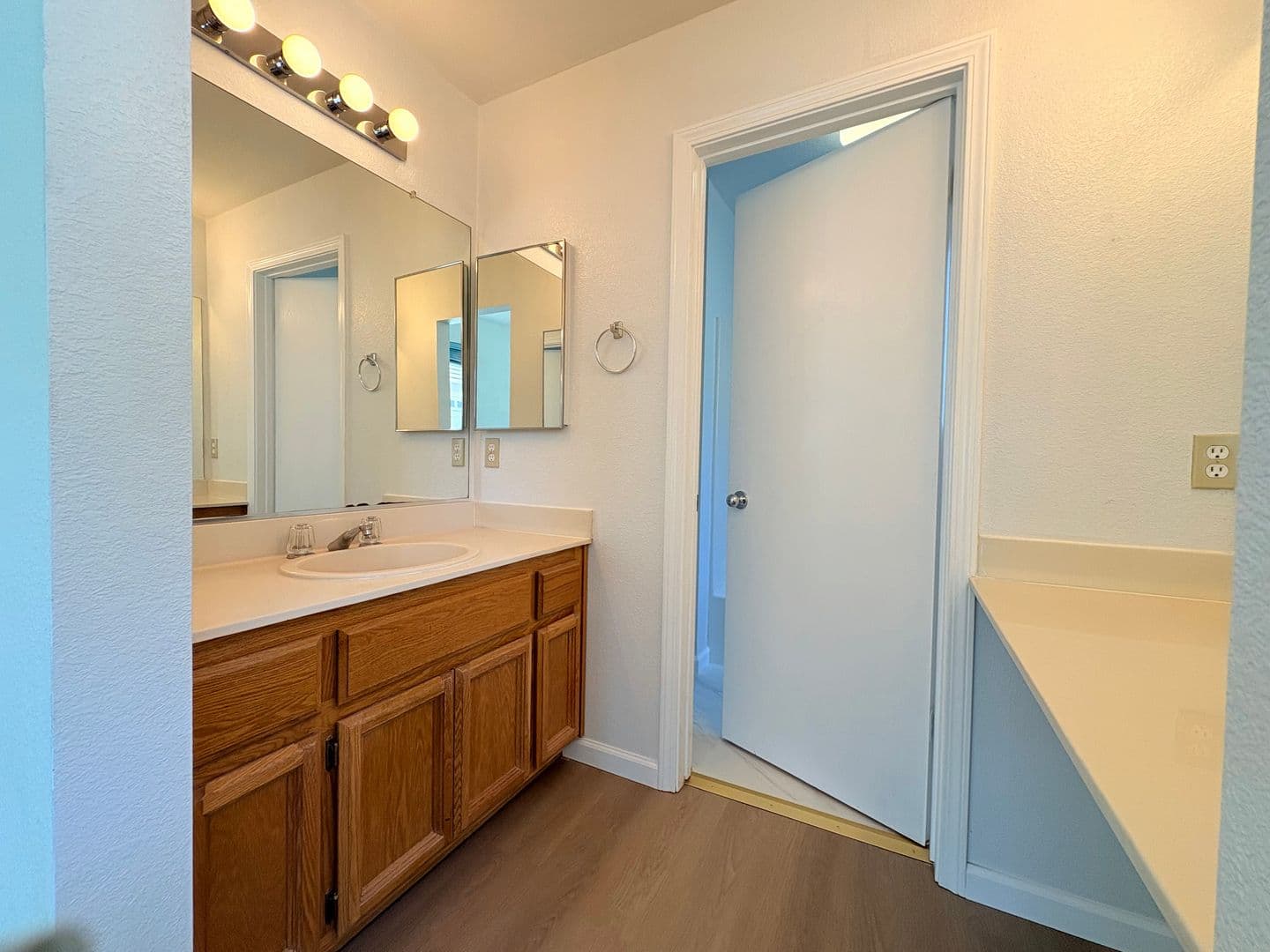 Brentwood House: 1088 Glenwillow Dr