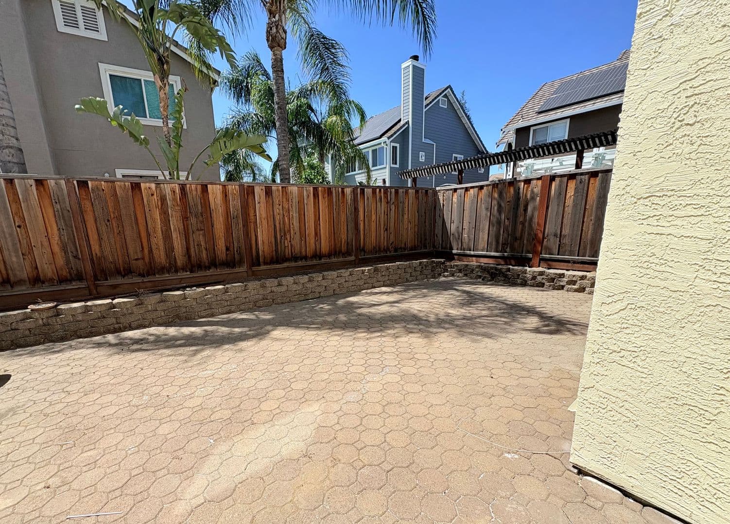 Brentwood House: 1088 Glenwillow Dr