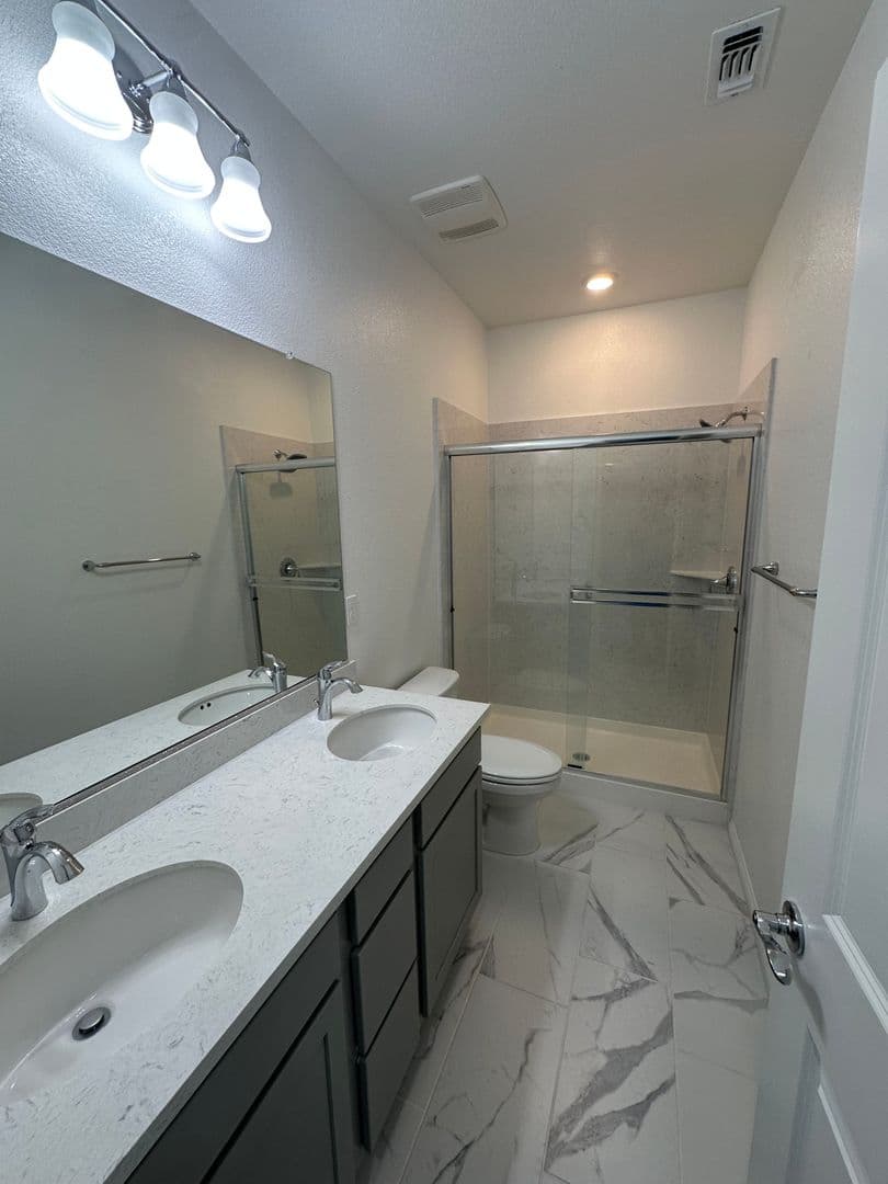 Brentwood House: 209 Brush Creek Dr