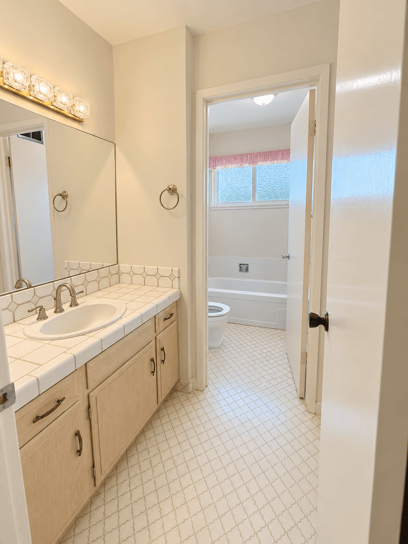 Fremont House: 40161 San Carlos Place