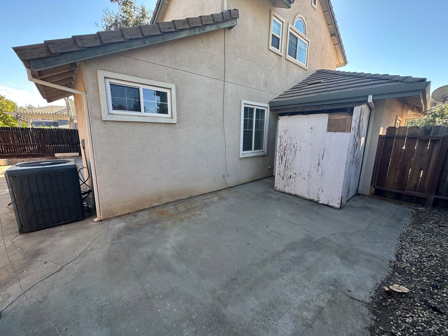Tracy House: 1541 Peony Dr