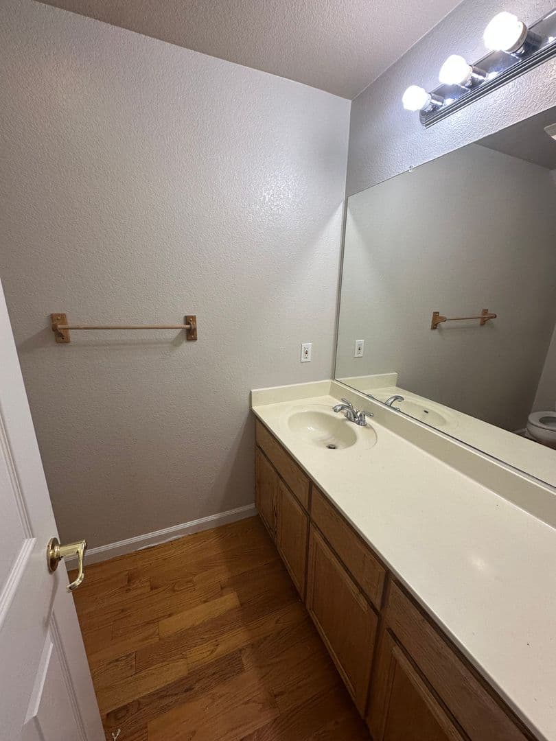 Tracy House: 1541 Peony Dr