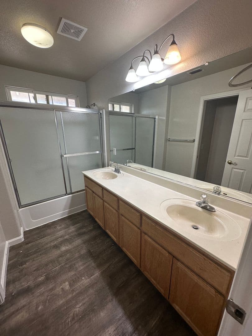 Tracy House: 1541 Peony Dr