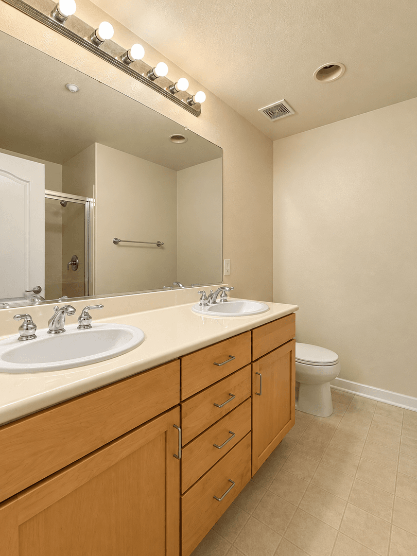 Hayward House: 22836 Evanswood