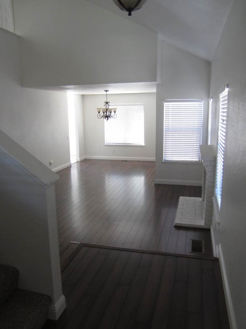 Brentwood House: 920 Doeskin Ter