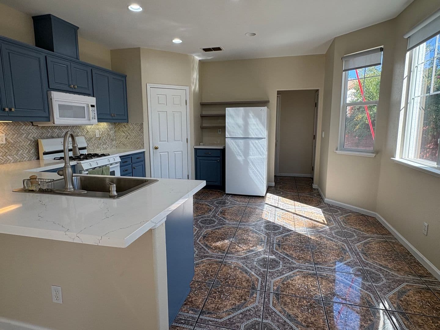 Pittsburg House: 687 Rockspray Cir