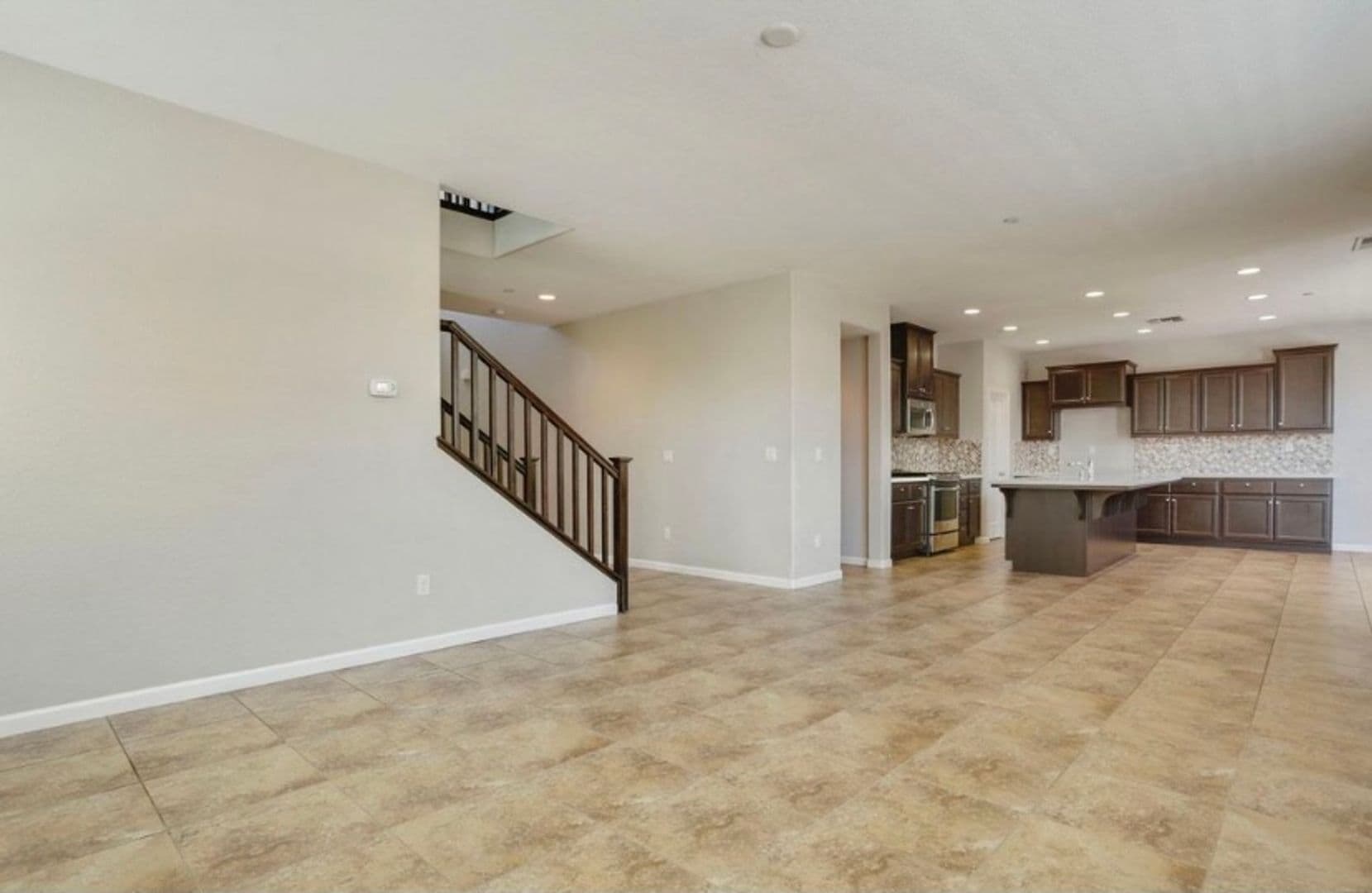 Tracy House: 649 Perino Ln