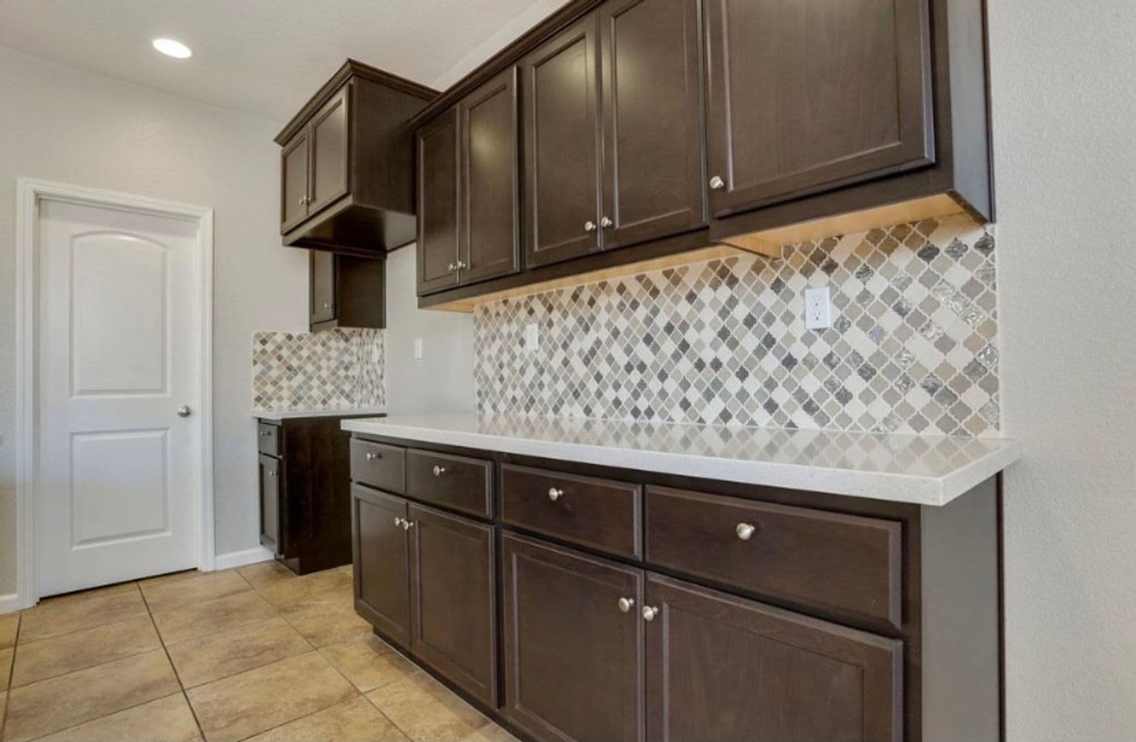 Tracy House: 649 Perino Ln