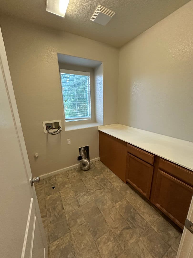 Mountain House House: 263 W Santa Clara Dr