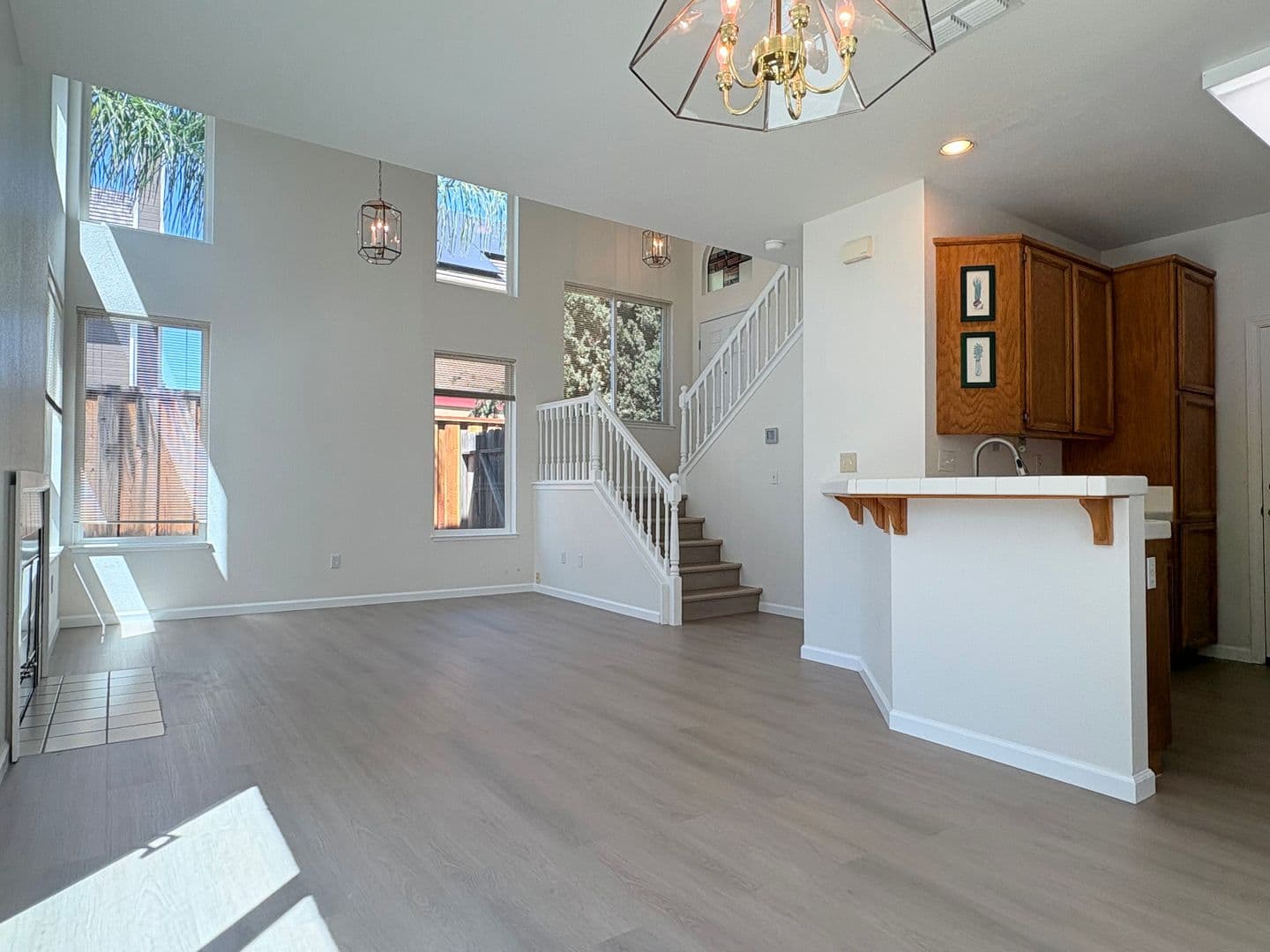 Brentwood House: 1088 Glenwillow Dr