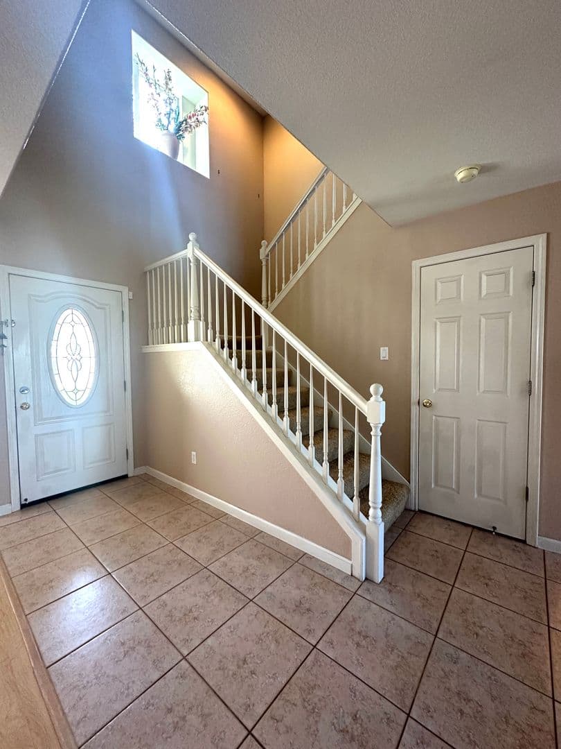 Brentwood House: 235 Brushwood Pl