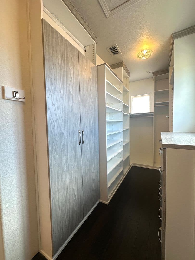 Brentwood House: 2369 Fernwood Ln