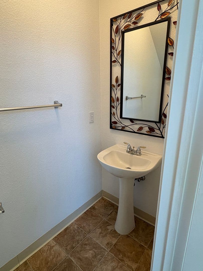Brentwood House: 1088 Glenwillow Dr
