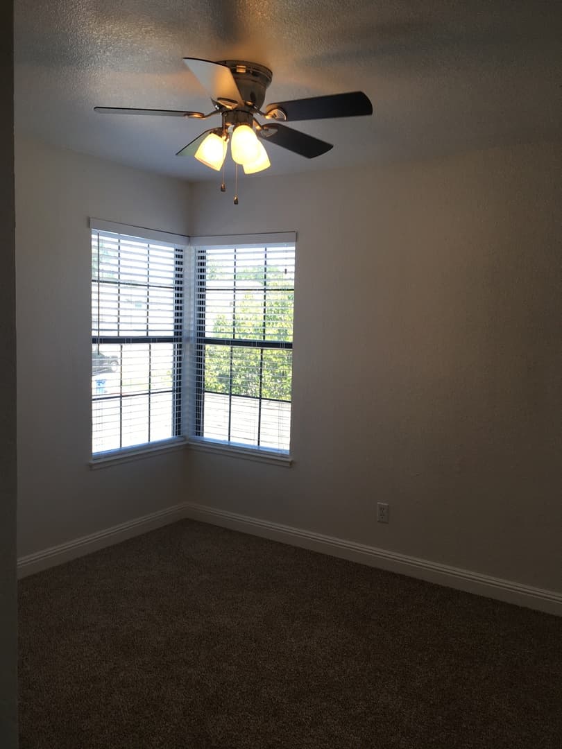 Brentwood House: 920 Doeskin Ter