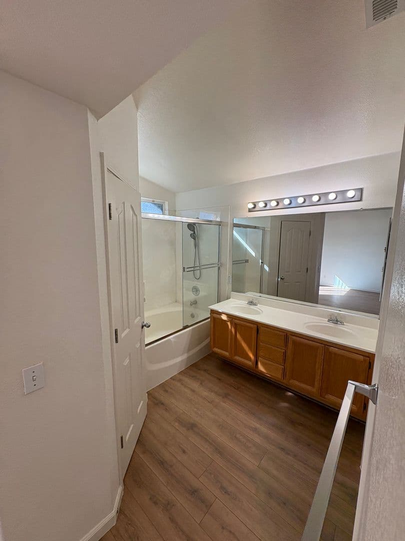 Oakley House: 5120 Winchester Dr