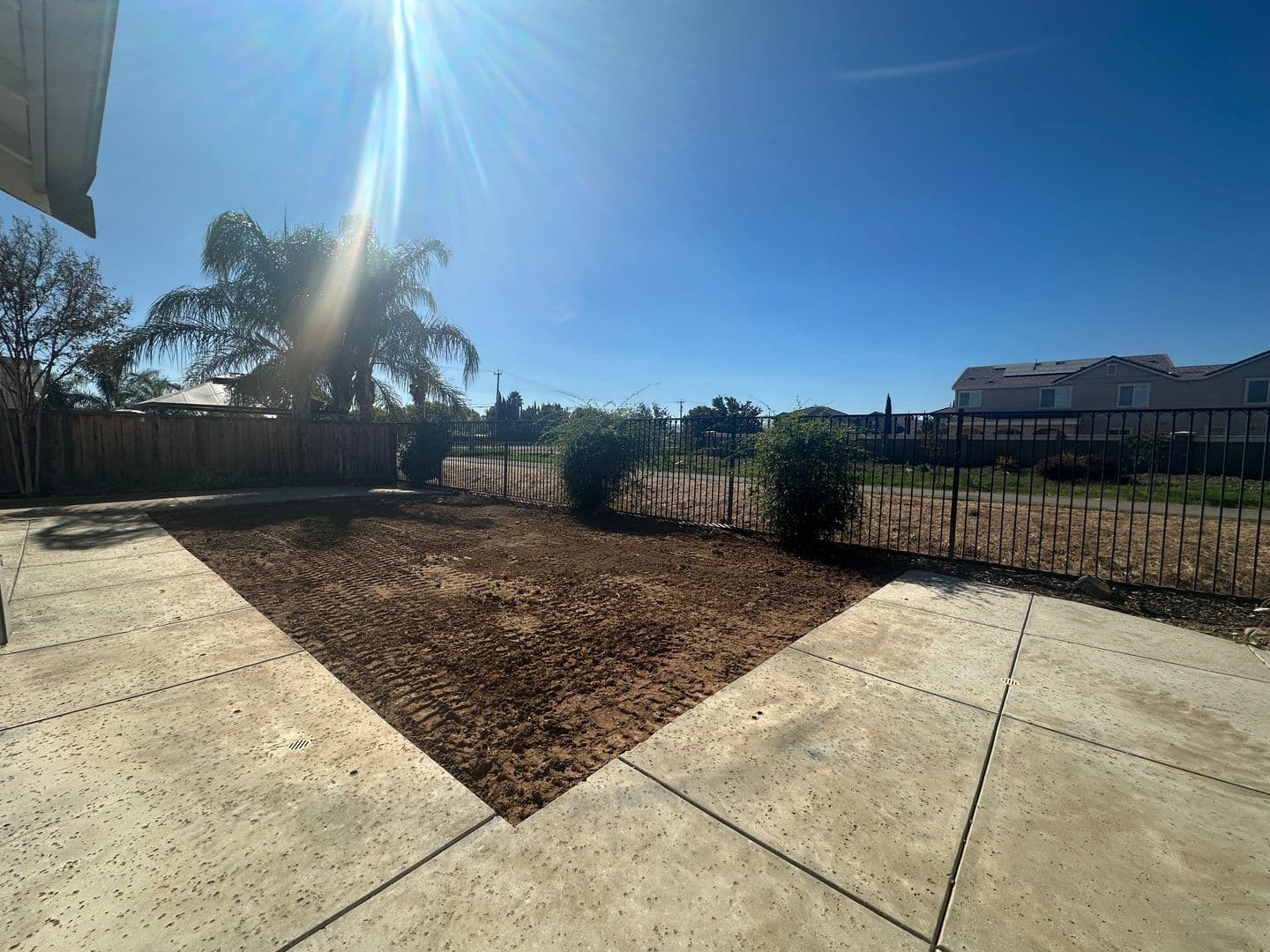 Brentwood House: 235 Brushwood Pl