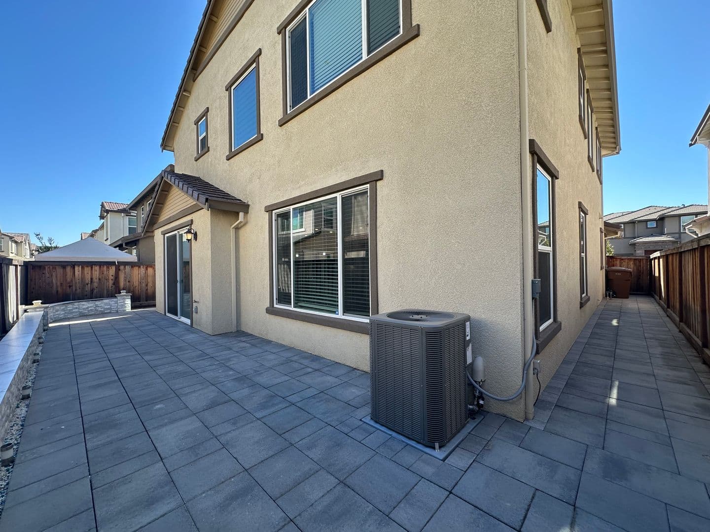 Brentwood House: 209 Brush Creek Dr