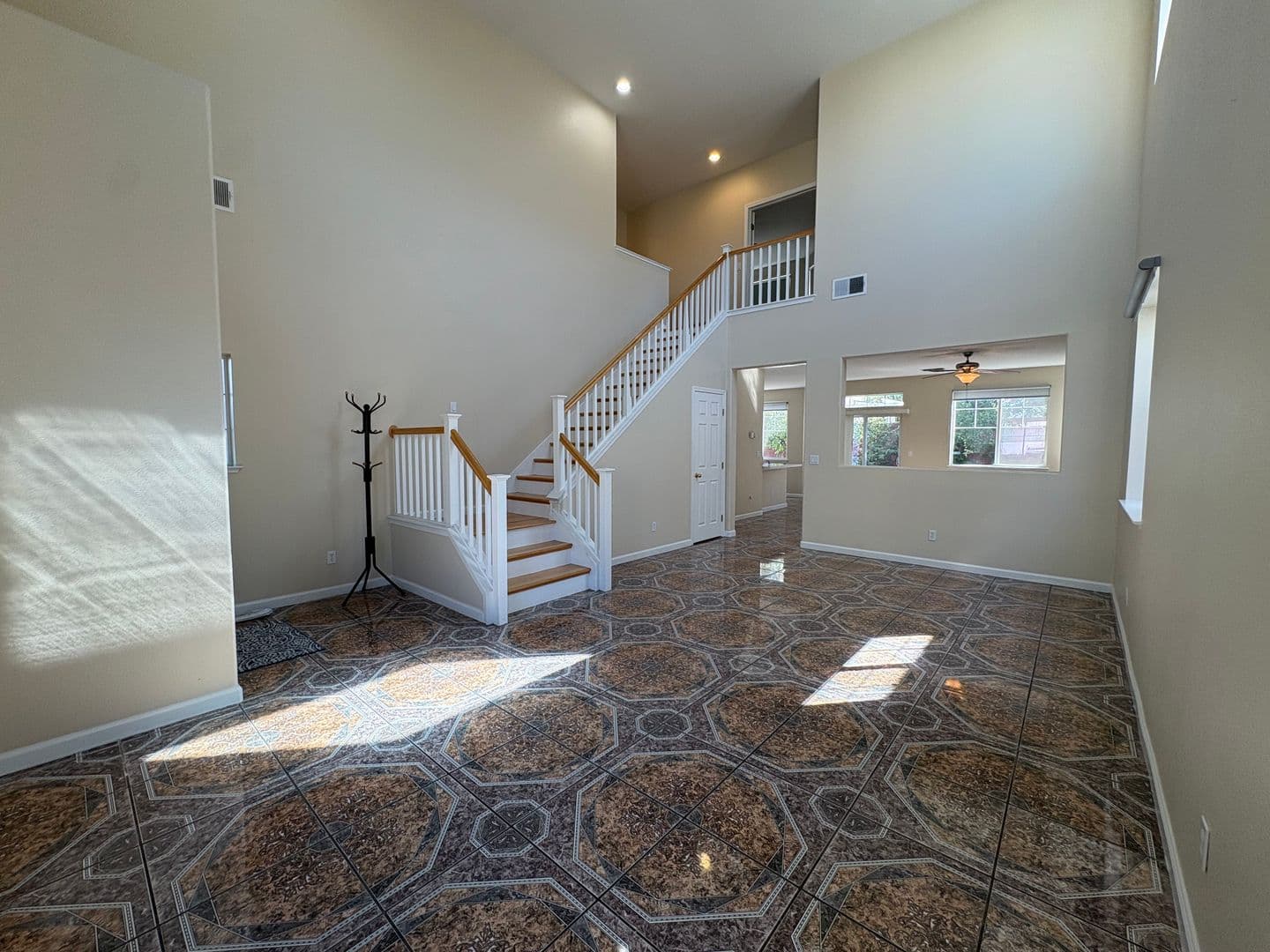 Pittsburg House: 687 Rockspray Cir