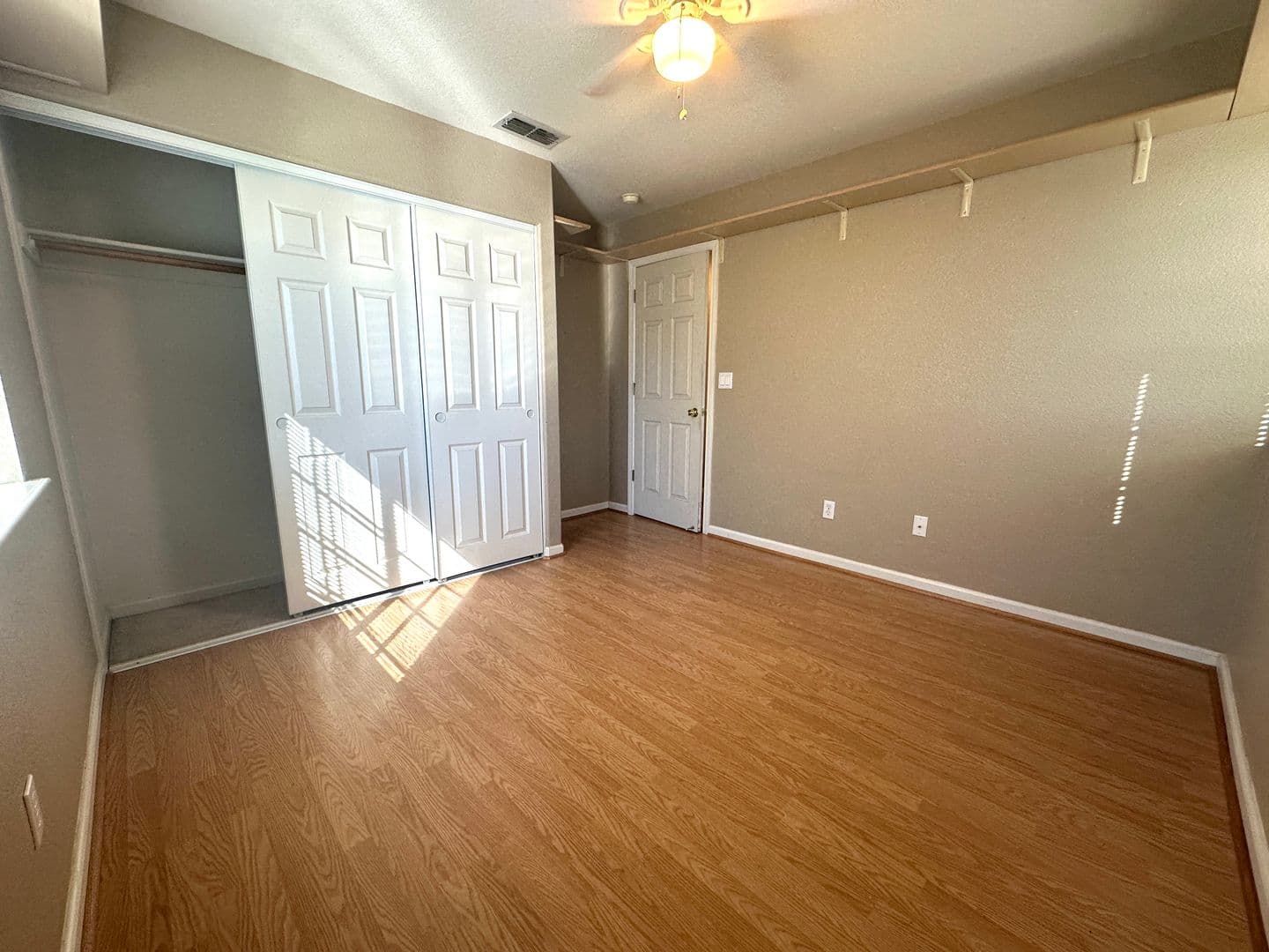 Brentwood House: 235 Brushwood Pl