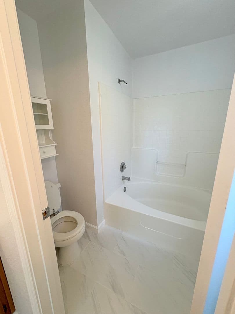 Brentwood House: 1088 Glenwillow Dr