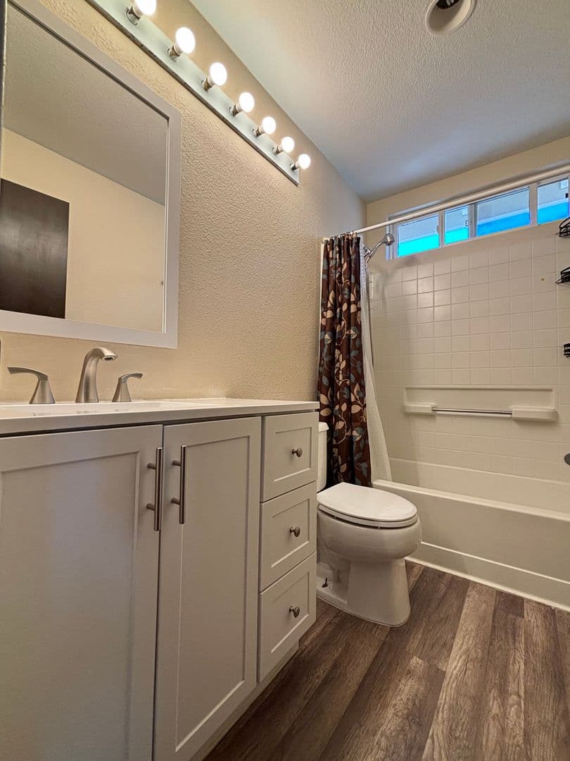 Brentwood House: 1830 Highland Way