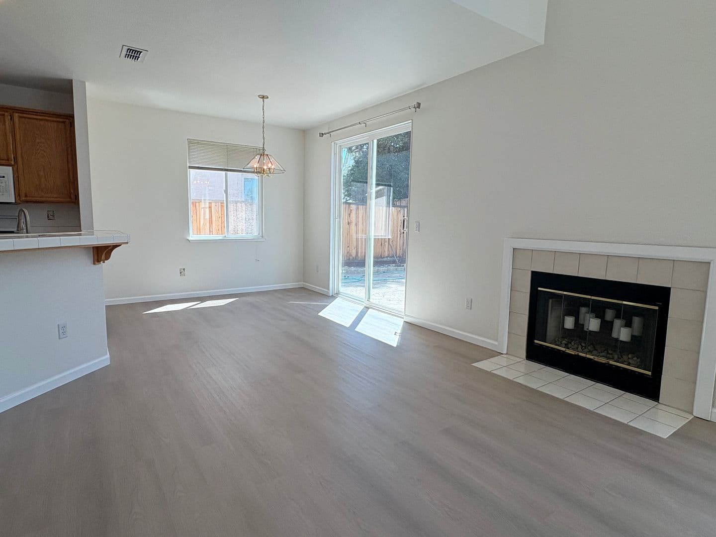 Brentwood House: 1088 Glenwillow Dr