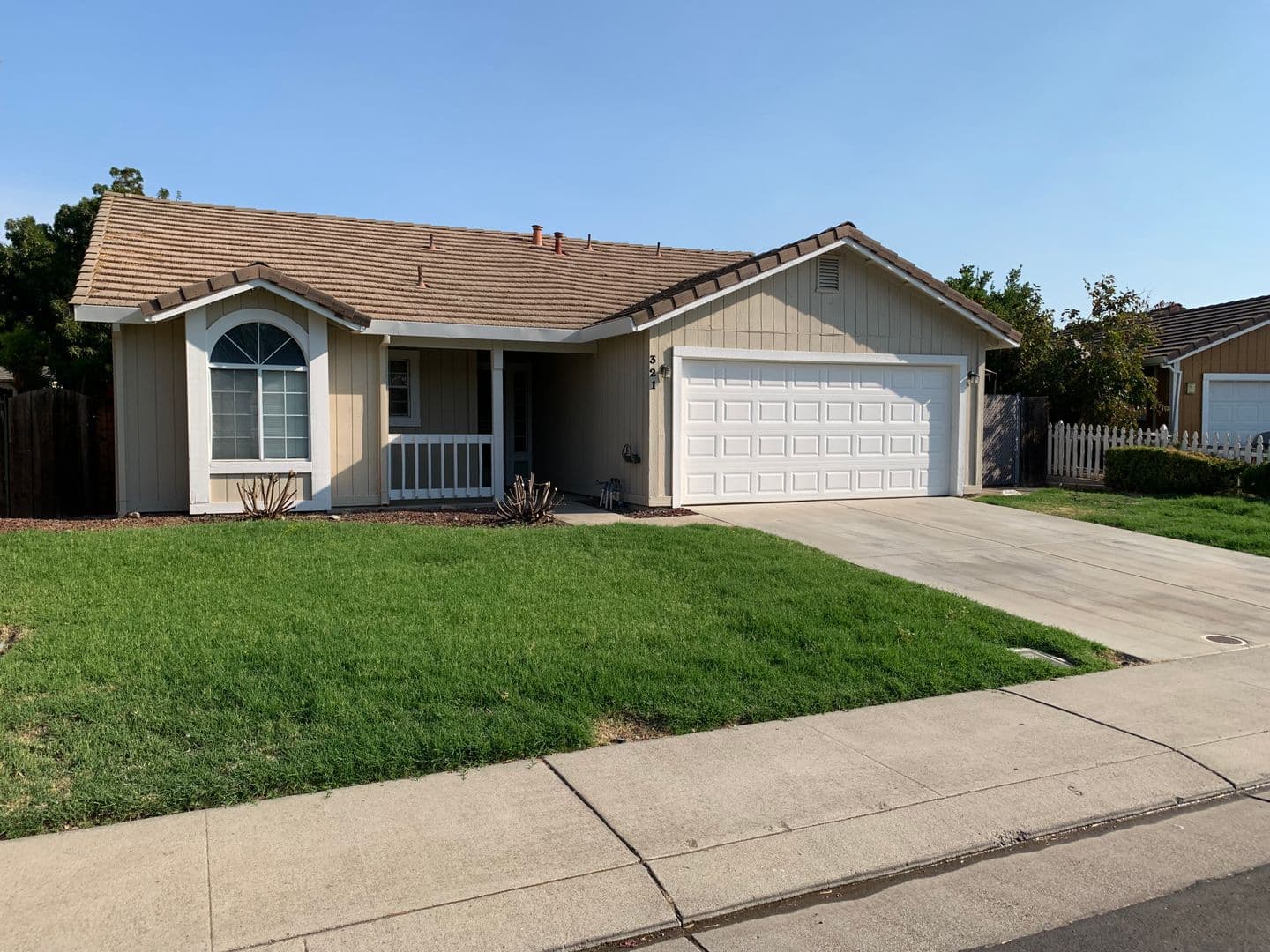 Lathrop House: 321 Thomsen Rd