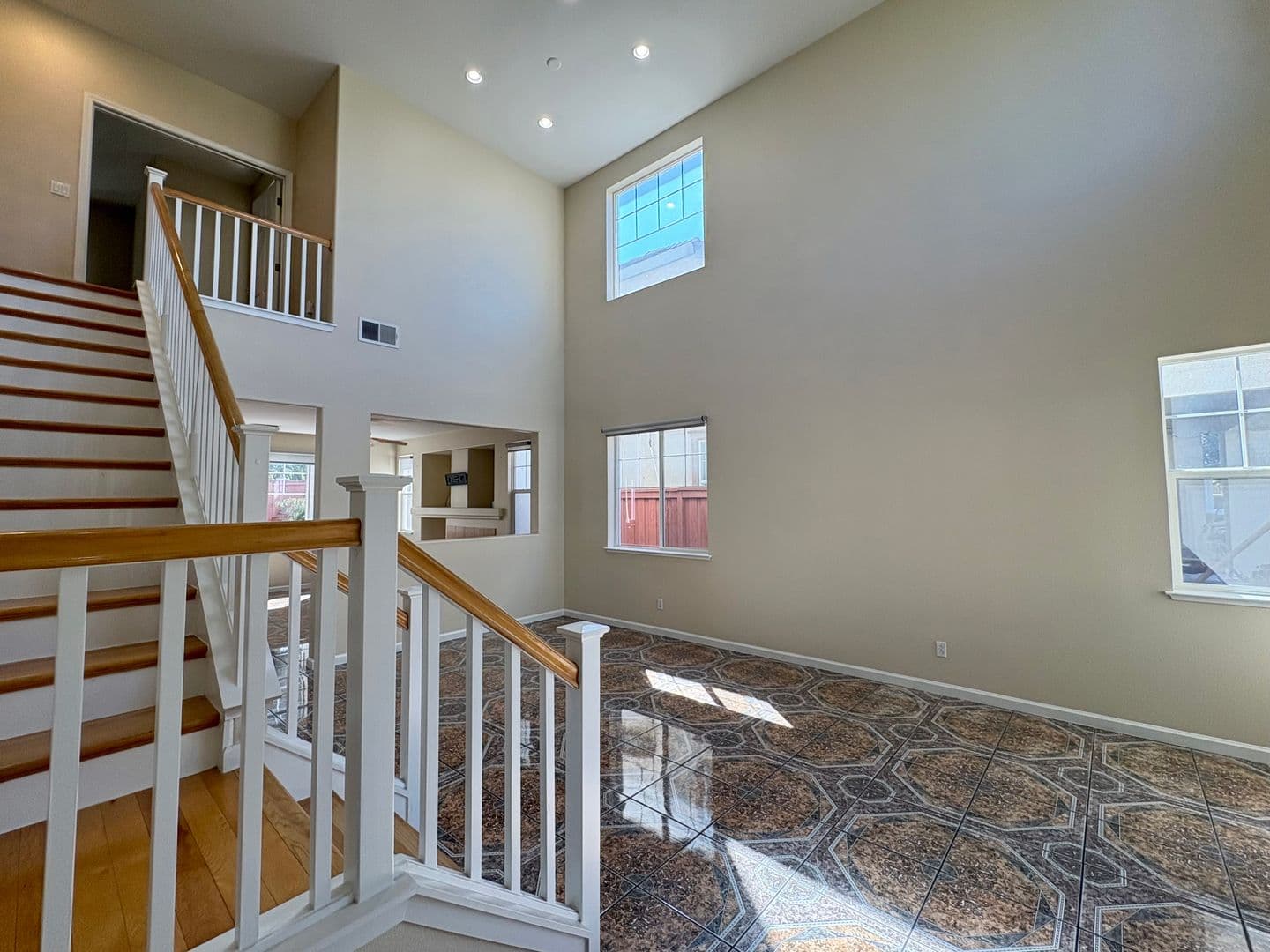 Pittsburg House: 687 Rockspray Cir