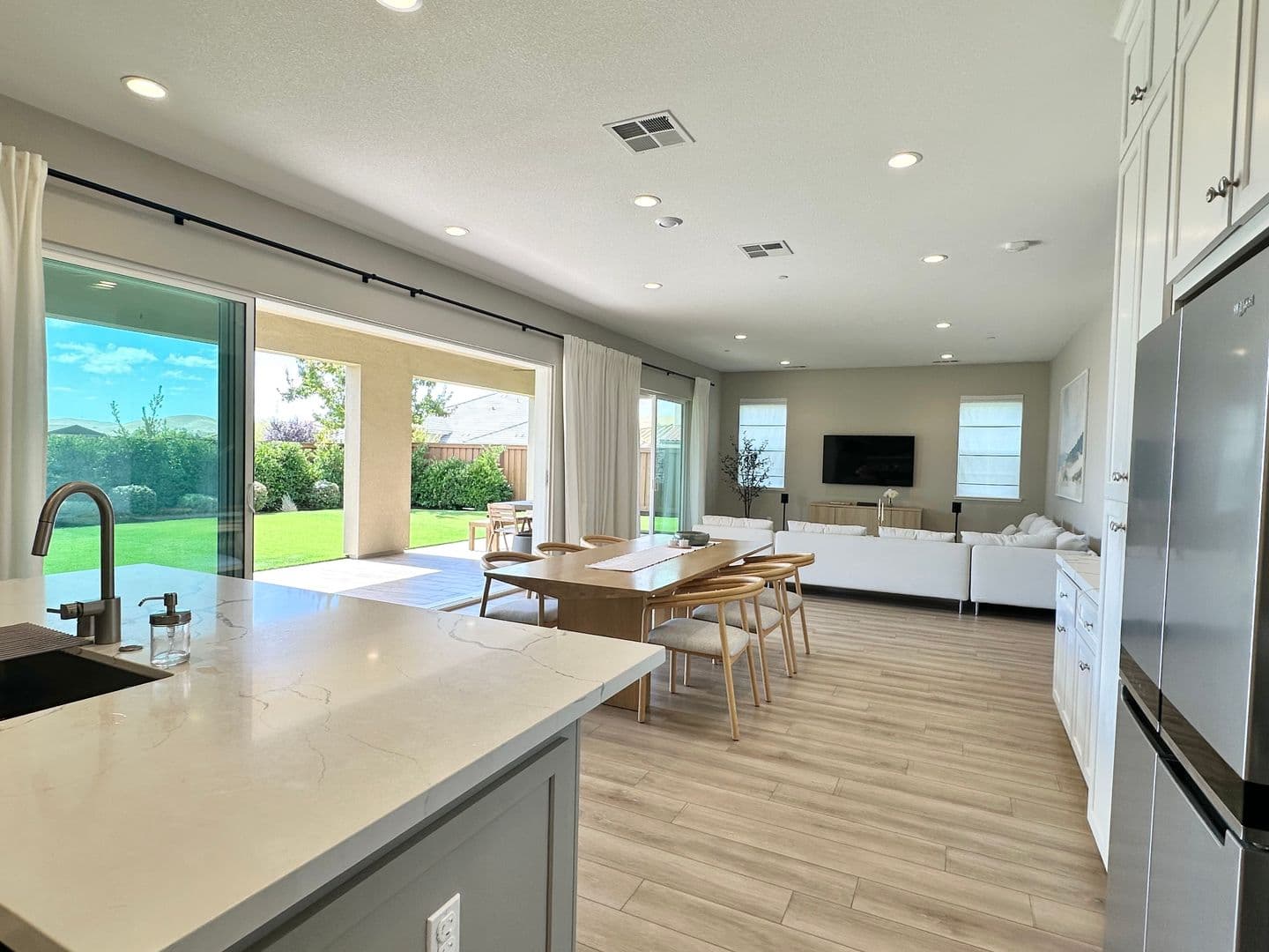 Brentwood House: 1960 Decanter Cir