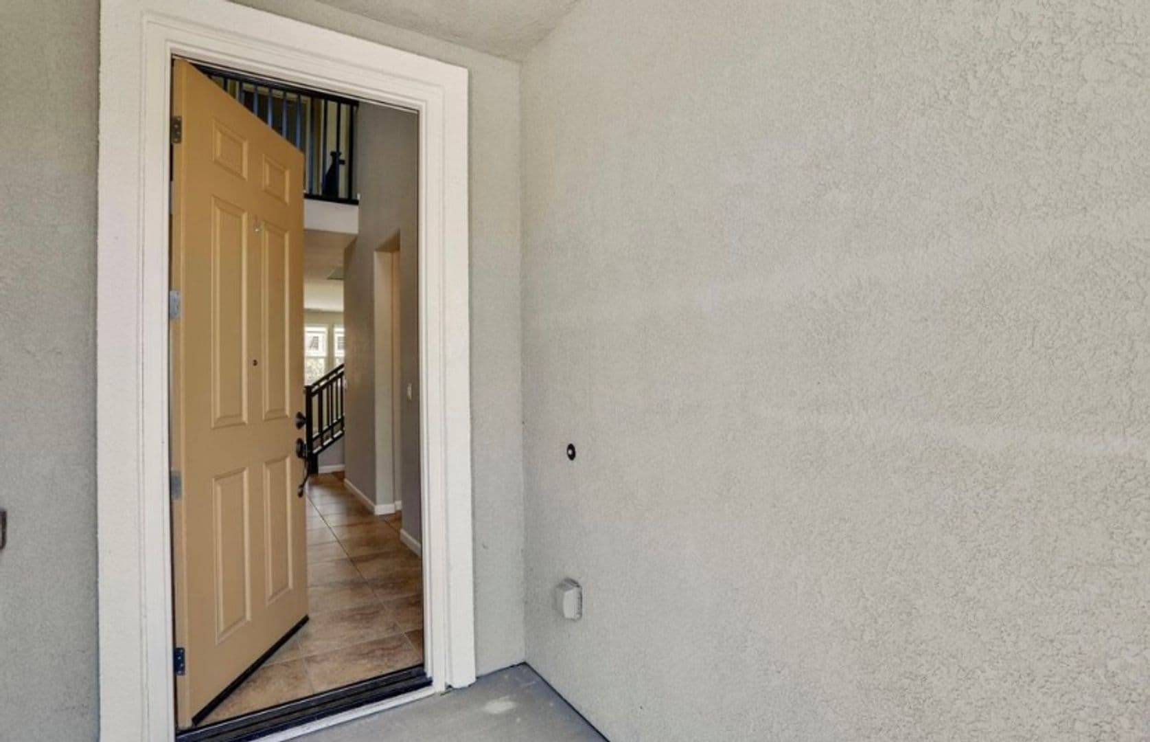 Tracy House: 649 Perino Ln
