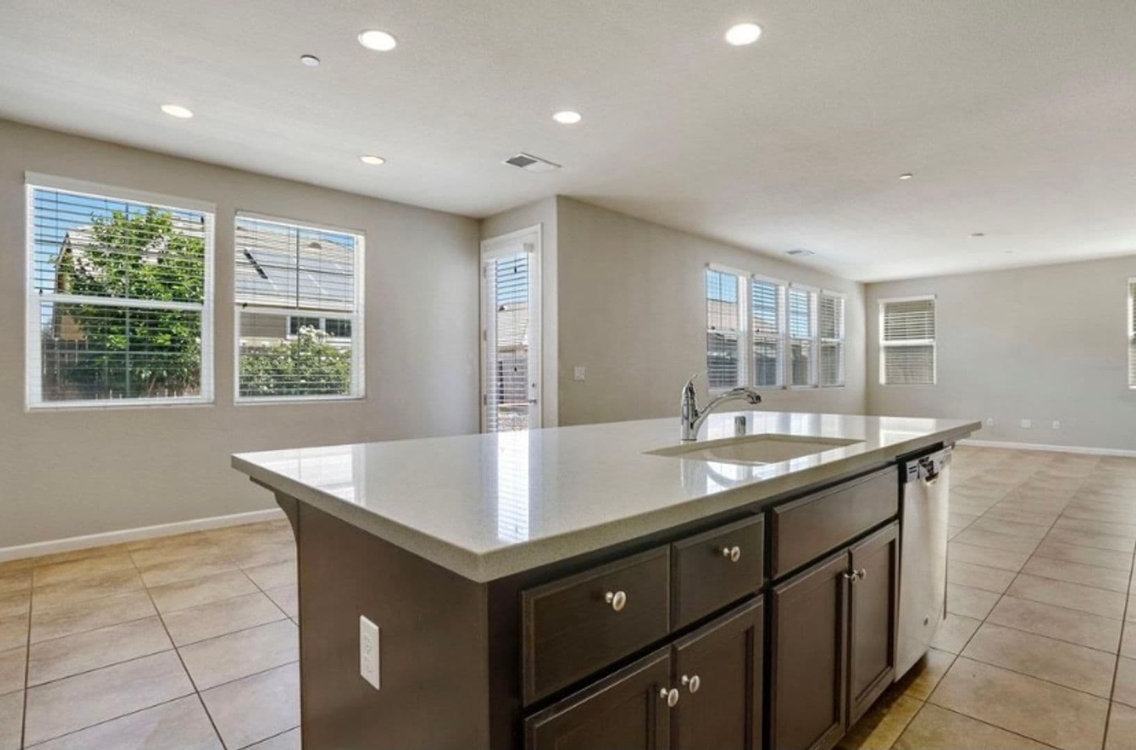 Tracy House: 649 Perino Ln