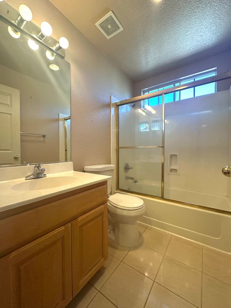 Brentwood House: 235 Brushwood Pl