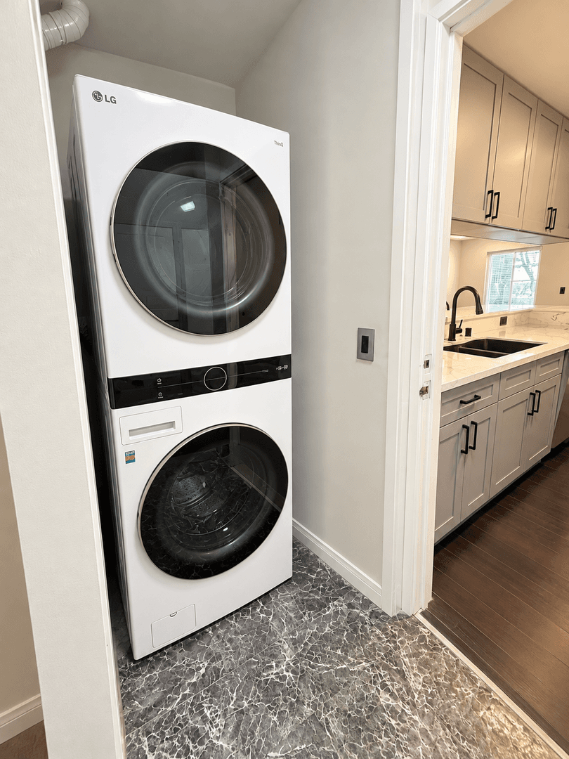 San Jose Condo: 709 Applause Place