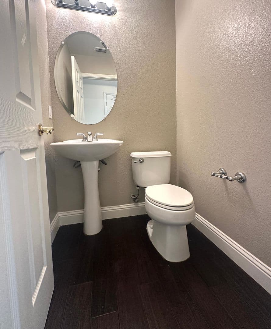 Brentwood House: 2369 Fernwood Ln