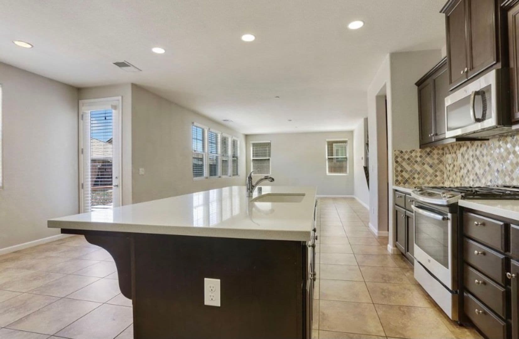 Tracy House: 649 Perino Ln