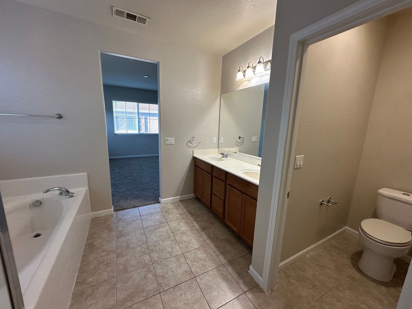Mountain House House: 263 W Santa Clara Dr