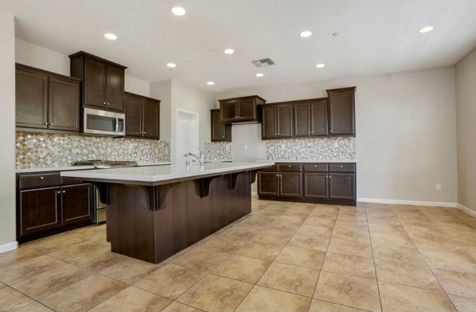 Tracy House: 649 Perino Ln