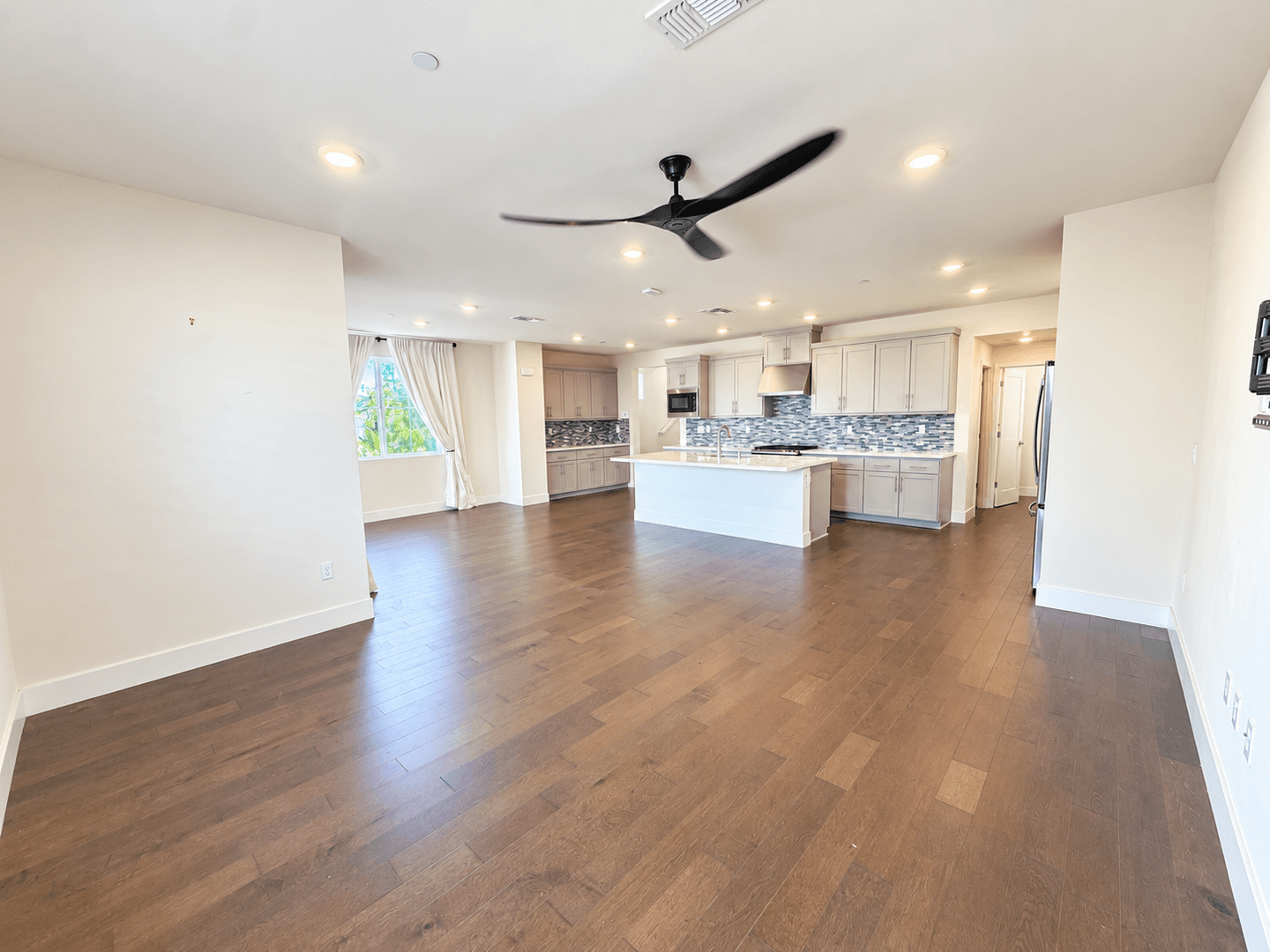 Newark Townhome: 37901 Hickory St